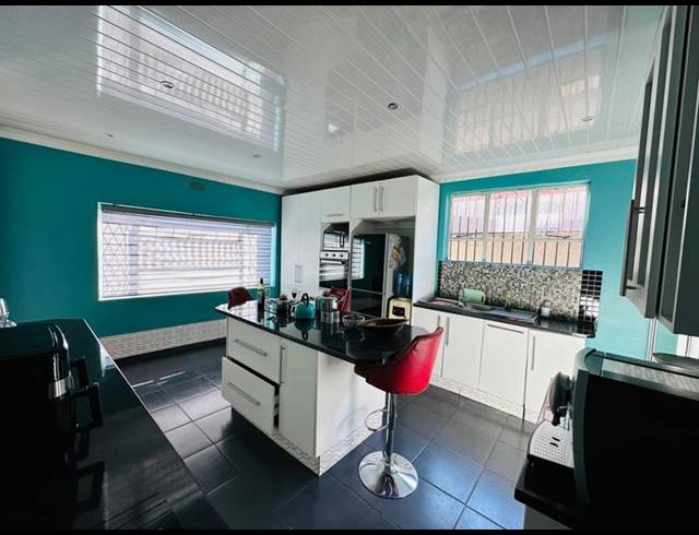4 BEDROOM HOUSE FOR SALE IN MALVERN